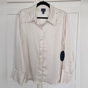 Women's NWT white satin look blouse size XL